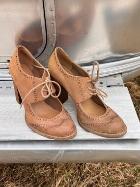 Crown Vintage Tan Suede Lace-Up Brogue Heels 7.5